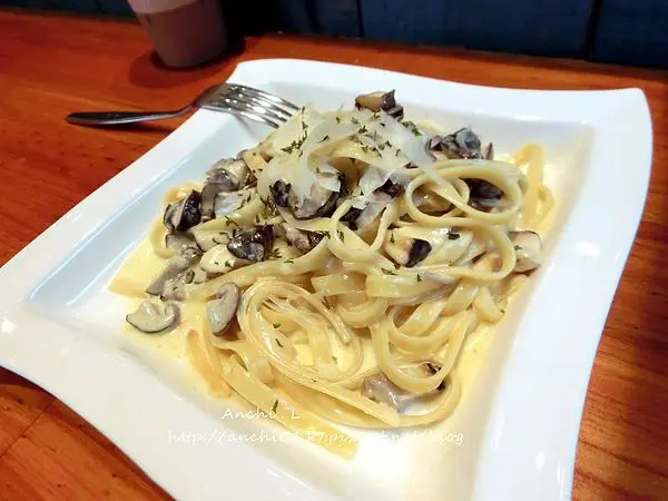 金沙姑姑奶油寬麵 NT150