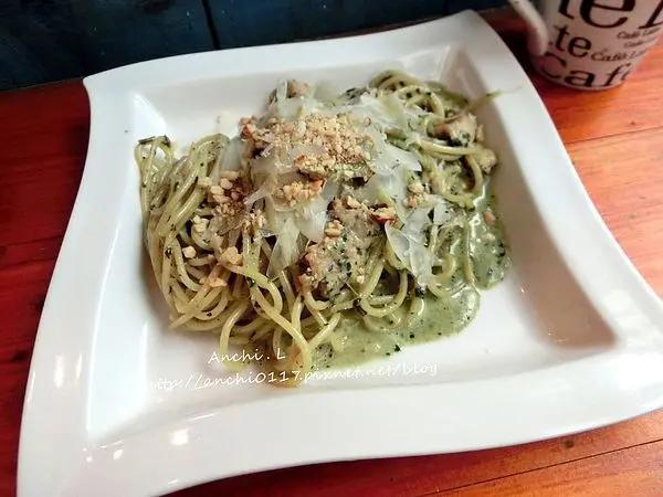 青醬香草雞肉細麵 NT150