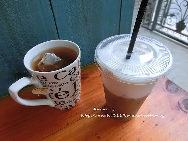 香草咖啡 (冰) 伯爵紅茶 (熱)