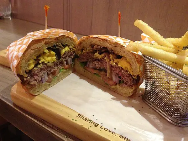 手作菌菇起司嫩蛋堡