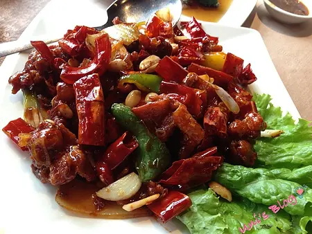 肉類。宮保雞球