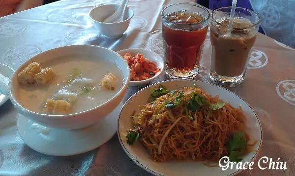 鼓油皇炒麵.泡菜.冰咖啡.冰紅茶