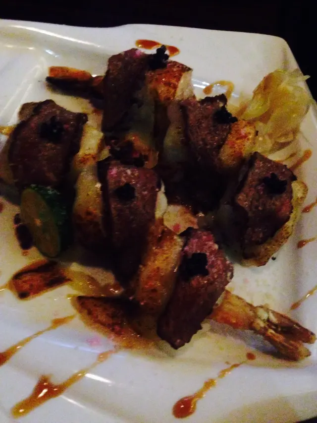 無骨牛披薩炸蝦捲壽司