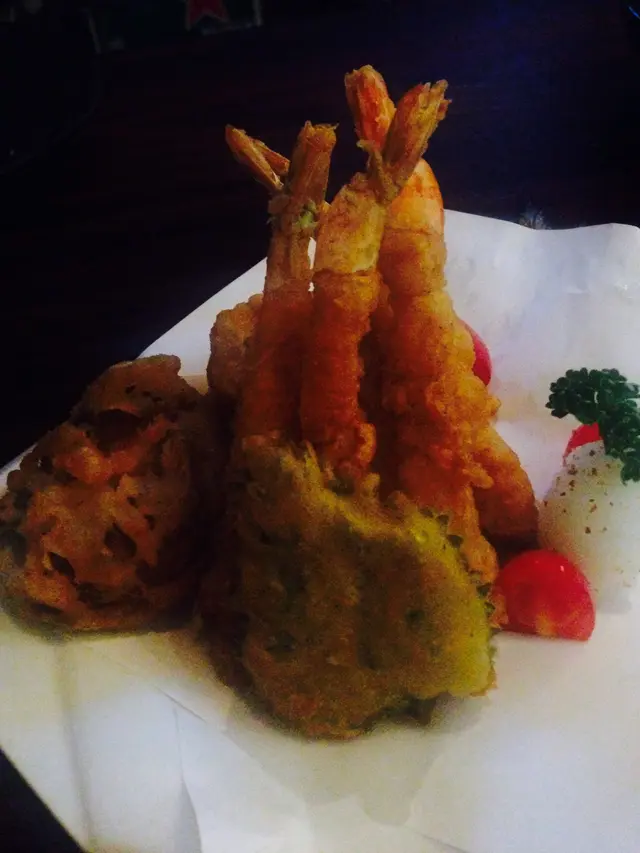 有4隻蝦子、3個鴻喜菇、紫蘇、香菇