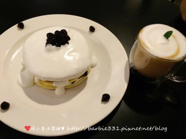 珍珠奶茶鬆餅塔、卡布奇諾