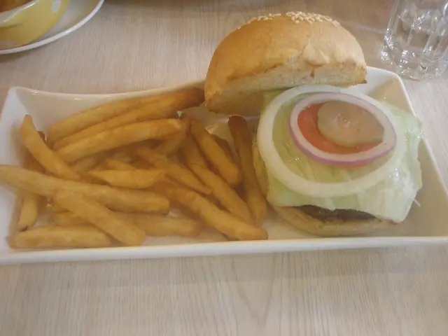 牛肉有烤肉香，超推!而且醬子的份量就能吃飽唷!