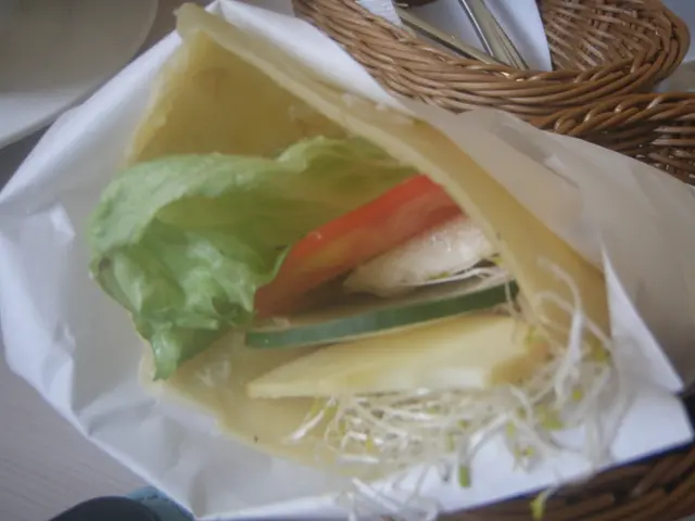 裡頭有整支香蕉唷!超厲害!超清爽酸甜~適合夏日^^另外捲餅皮是討喜的薄薄紮實款^^