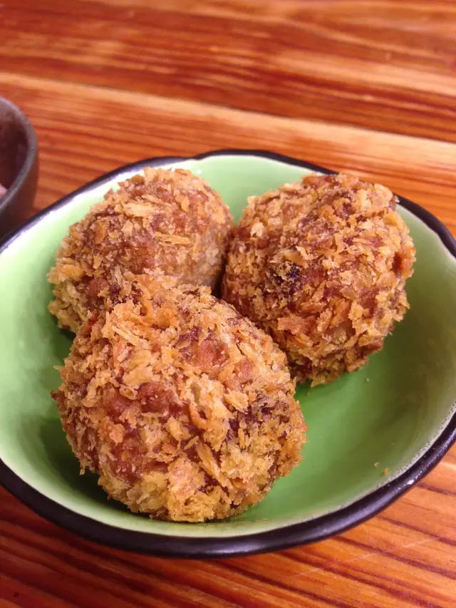 酥炸芋頭丸，吃到真正芋頭的味道與口感，冷掉都好吃，完全沒有臭油味