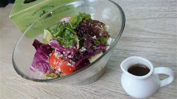 滿佈營養好物藜麥的美味沙拉