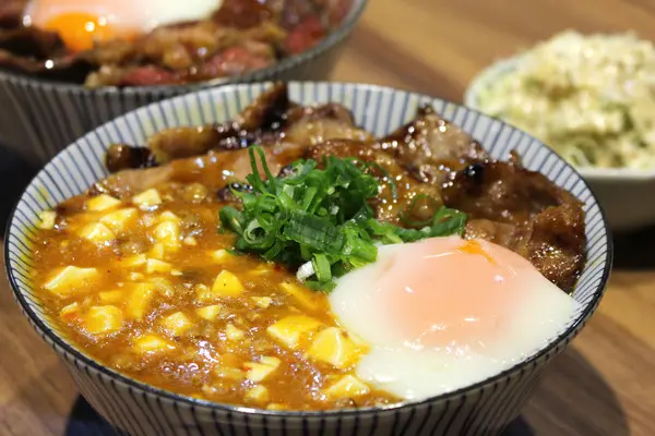 一上桌麻婆豆腐的香氣撲鼻而來