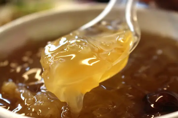 冰糖木耳經過四小時熬煮而成