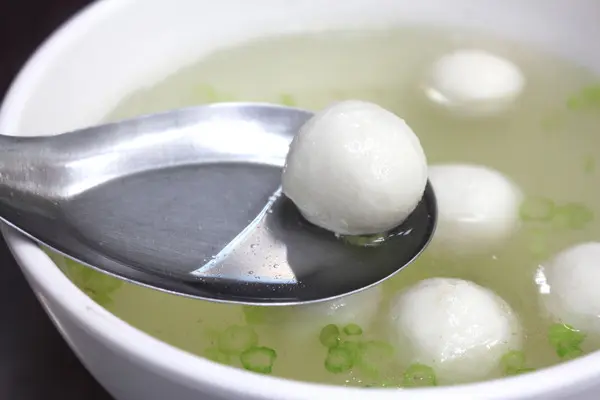 魚丸Q彈的口感 還帶有湯頭那清澈可口的味道 帶出魚丸本身的鮮甜