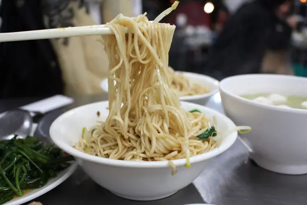 直到離開高雄後才開始懷念這碗熟悉令人懷念的陽春麵