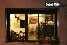 Debut Cafe