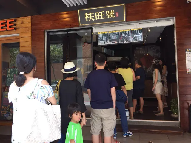 星期六早上10點店外人潮
