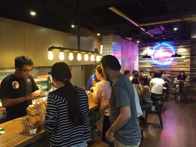 店內也提供立吞的位置