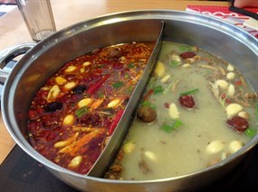 小蒙牛頂級麻辣養生鍋hotpot 家樂福仁德店