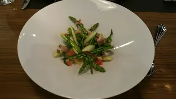 橄欖油煎綠蘆筍襯parma ham