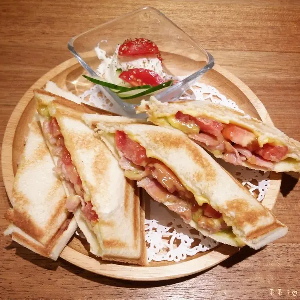 濃厚花生酪梨培根三明治