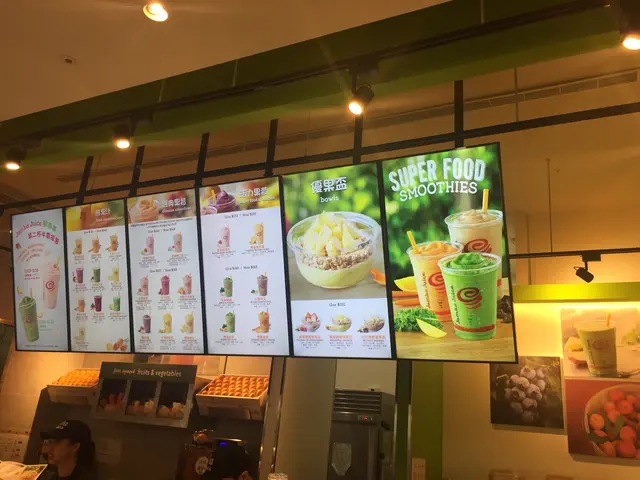 每杯果昔都有清楚的標明內含的水果