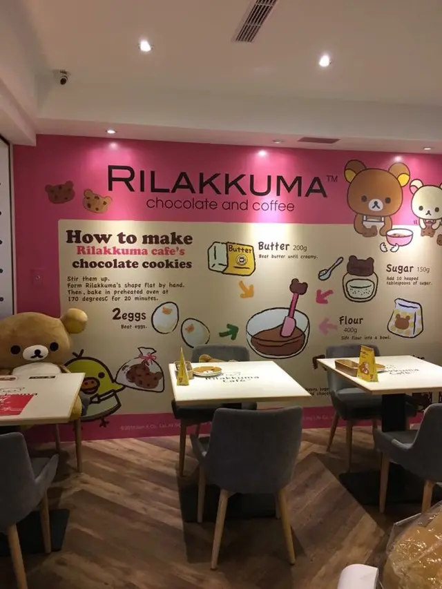 坐位上士有一個拉拉熊和他的朋友陪你吃喔❤️