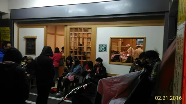 永遠人多，晚上8:30都是要排隊，之前在60號舊舖反而拍烏蠅~