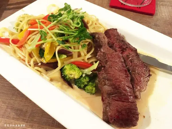 牛小排肉質軟嫩