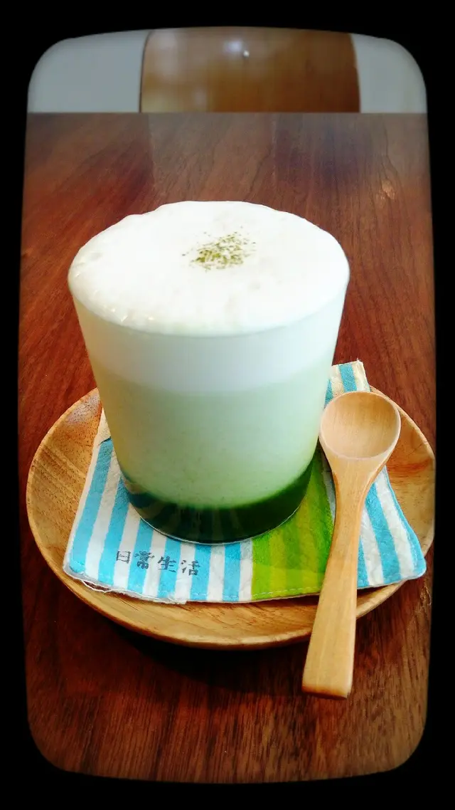 不會過甜，可以品嚐到抹茶的單純的茶味，怕苦的可以請店員加糖哦！