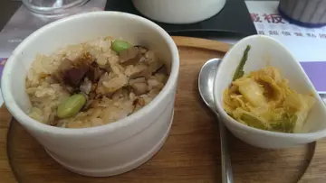 蒸飯佐黃金泡菜