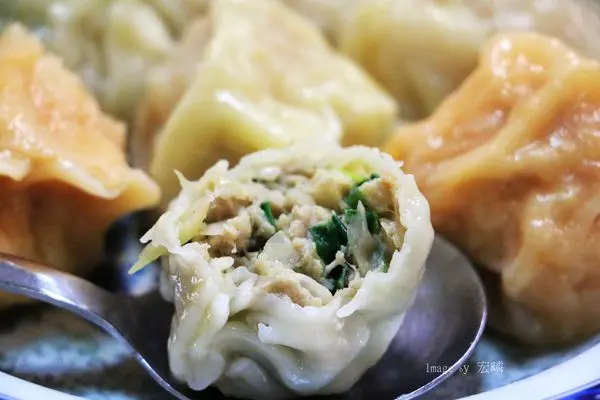 飽滿的內餡沒有韭菜不重肉與菜的比例很棒