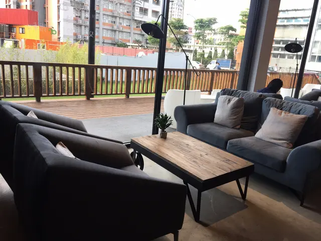 沙發座位區寬敞舒適,常看有人帶著Notebook一邊做事一邊喝咖啡,非常愜意。