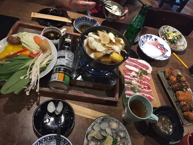 牛肉火鍋還會附送白飯～