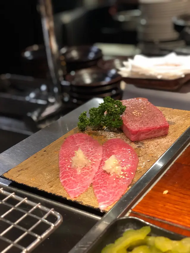 兩者都是店員介紹, 前面薄的沒牛味, 後面厚的根多口感差