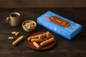 一口酥脆,一段劇情
在影像流動的畫面中,伴隨著你的不僅僅只有劇情,還有我們的花生蛋捲。每一口都是一段美味的劇情,讓你的追劇時光更加完美。
酥脆香甜,口感十足
我們的花生蛋捲外層酥脆,內餡綿密,花生香氣四溢。每一口都是一種享受,讓你的味蕾在劇情中舞動,帶來無盡的驚喜。
追劇必備,無法抗拒
無論是緊張刺激的懸疑劇,還是溫馨治癒的愛情片,我們的花生蛋捲都是追劇時的完美伴侶。一口酥脆,一段劇情,無法抗拒的美味誘惑,讓你愛不釋手。
享受片刻寧靜,尋找片刻慰藉
在影像的世界中,找到一個片刻的寧