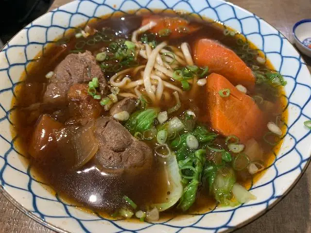 春梅紅燒牛肉麵(小辣)升級大碗