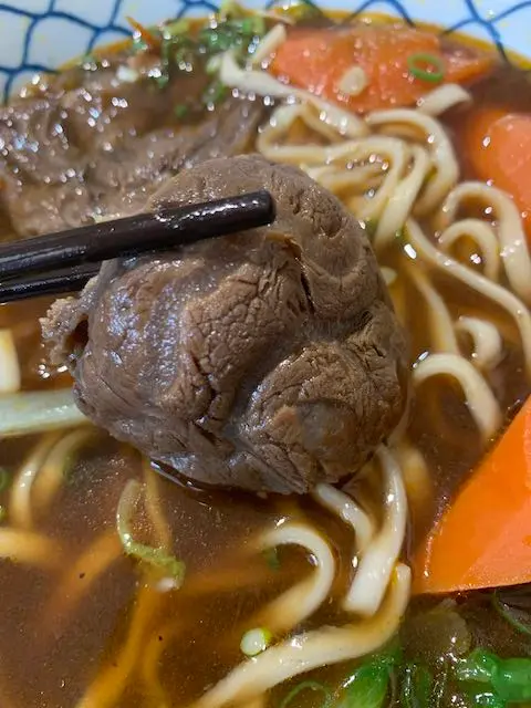 春梅紅燒牛肉麵(小辣)升級大碗