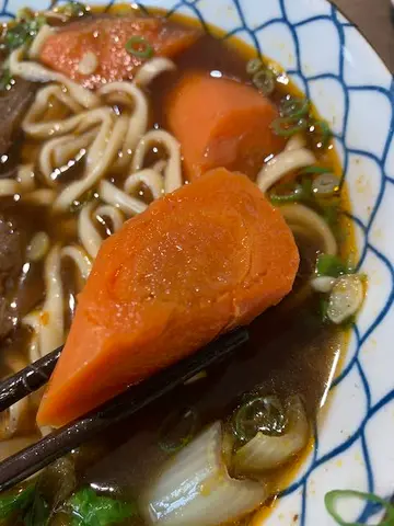 春梅紅燒牛肉麵（小辣)升級大碗