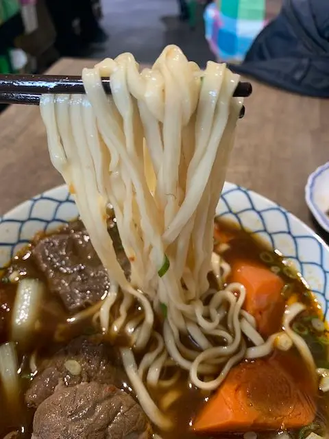 春梅紅燒牛肉麵(小辣)升級大碗