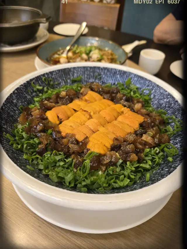 蔥燒煨蔘海膽麵（需預訂；NT 3,680/小）