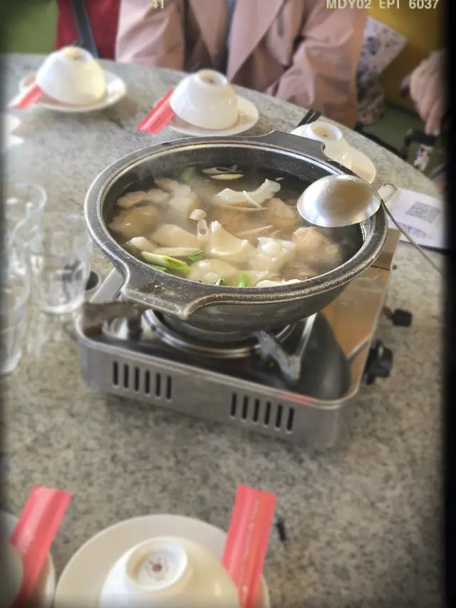 鳳梨苦瓜雞（NT 490/中；NT 670/大）