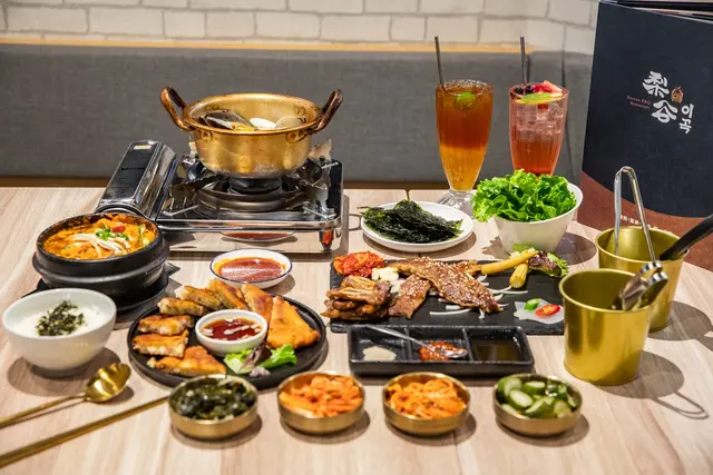 梨谷韓式鐵板炭火烤肉信義ATT店｜用餐時間總是人潮洶湧！知名韓劇裡的經典韓式料理這裡都吃得到