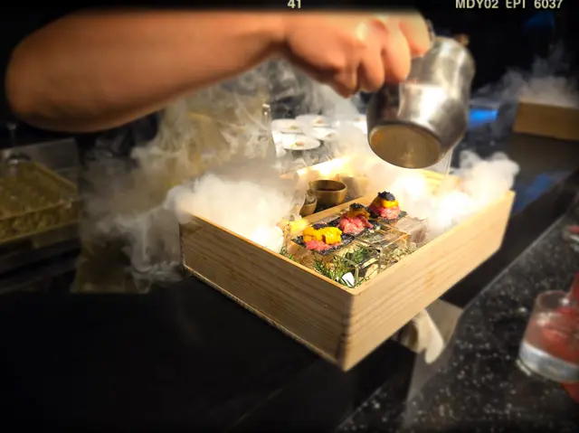 魚籽醬生牛肉海膽脆脆