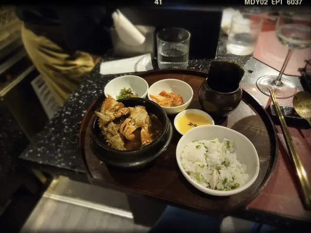 螃蟹海鮮湯配魚肉石鍋飯