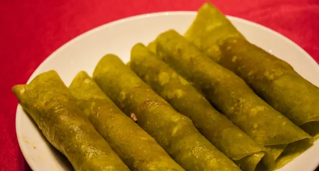 片皮鴨捲三星蔥餅